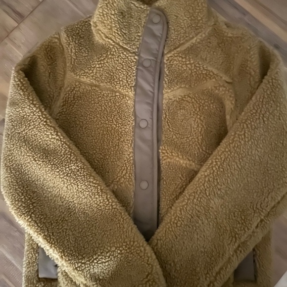 LL Bean Women’s Sherpa Fleece Jacket - Picture 3 of 10